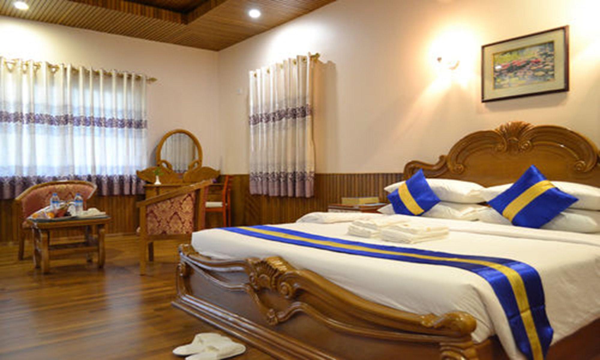 Famous Hotel Bago Exterior foto